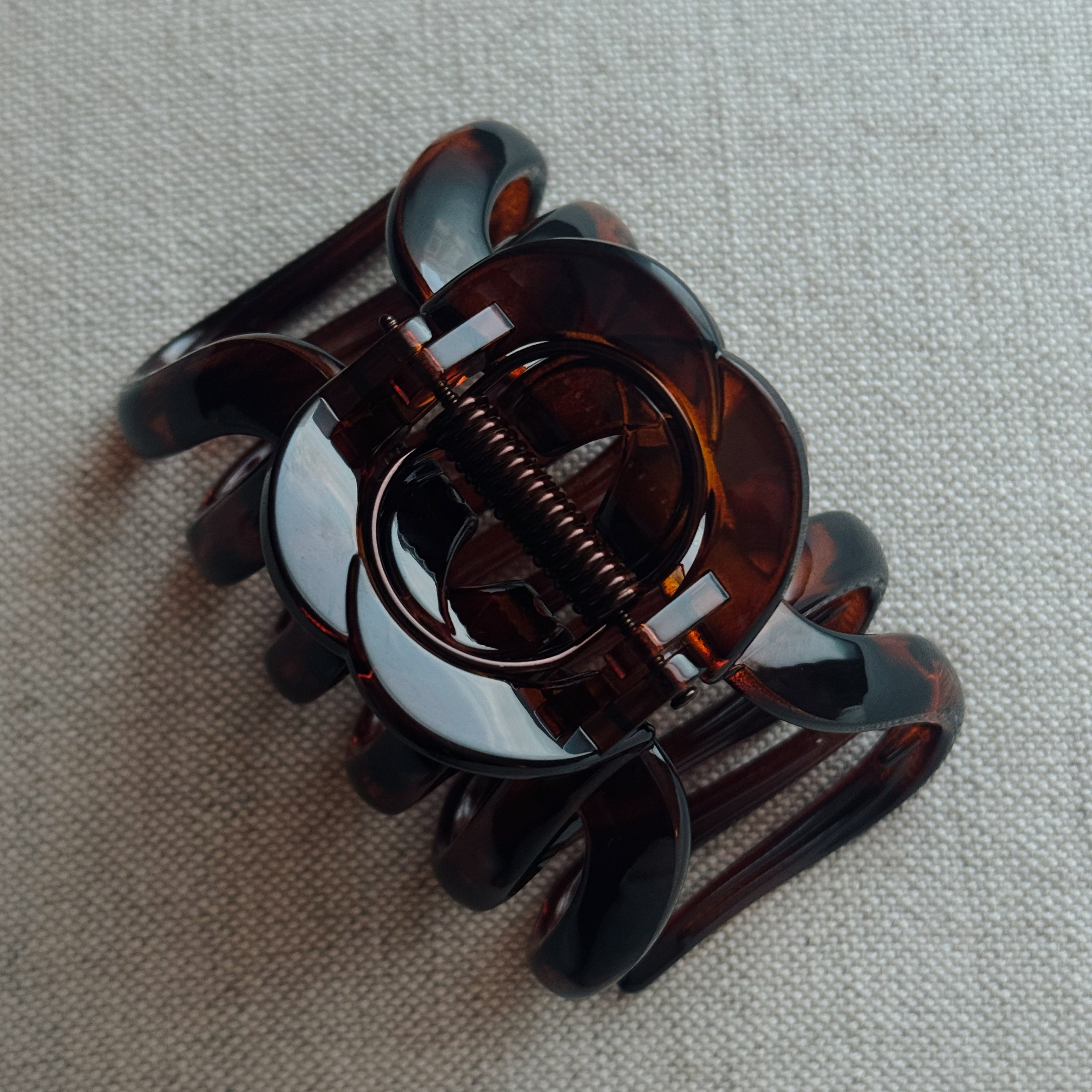 Scalp Hugging Claw Clip