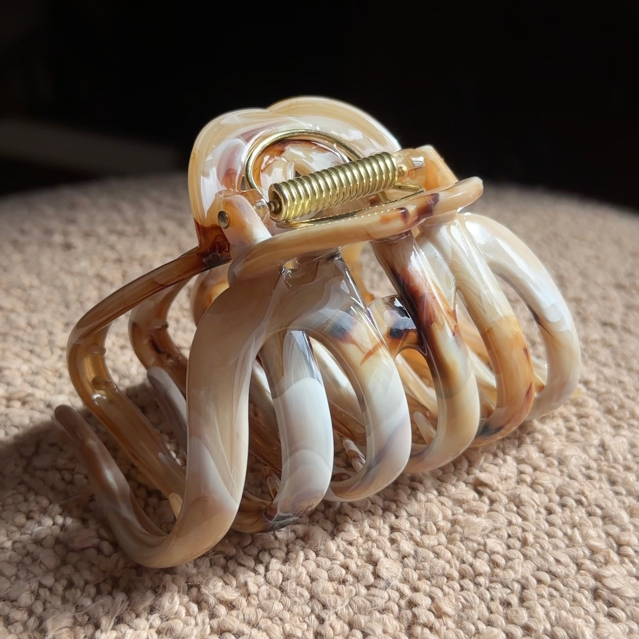 Scalp Hugging Claw Clip