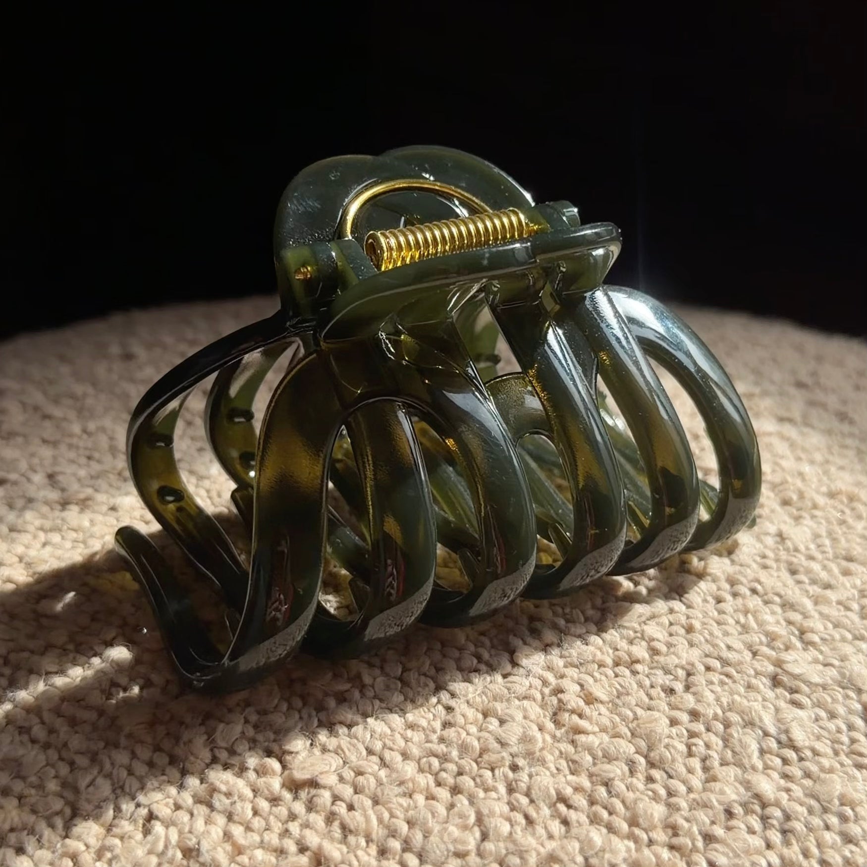 Scalp Hugging Claw Clip