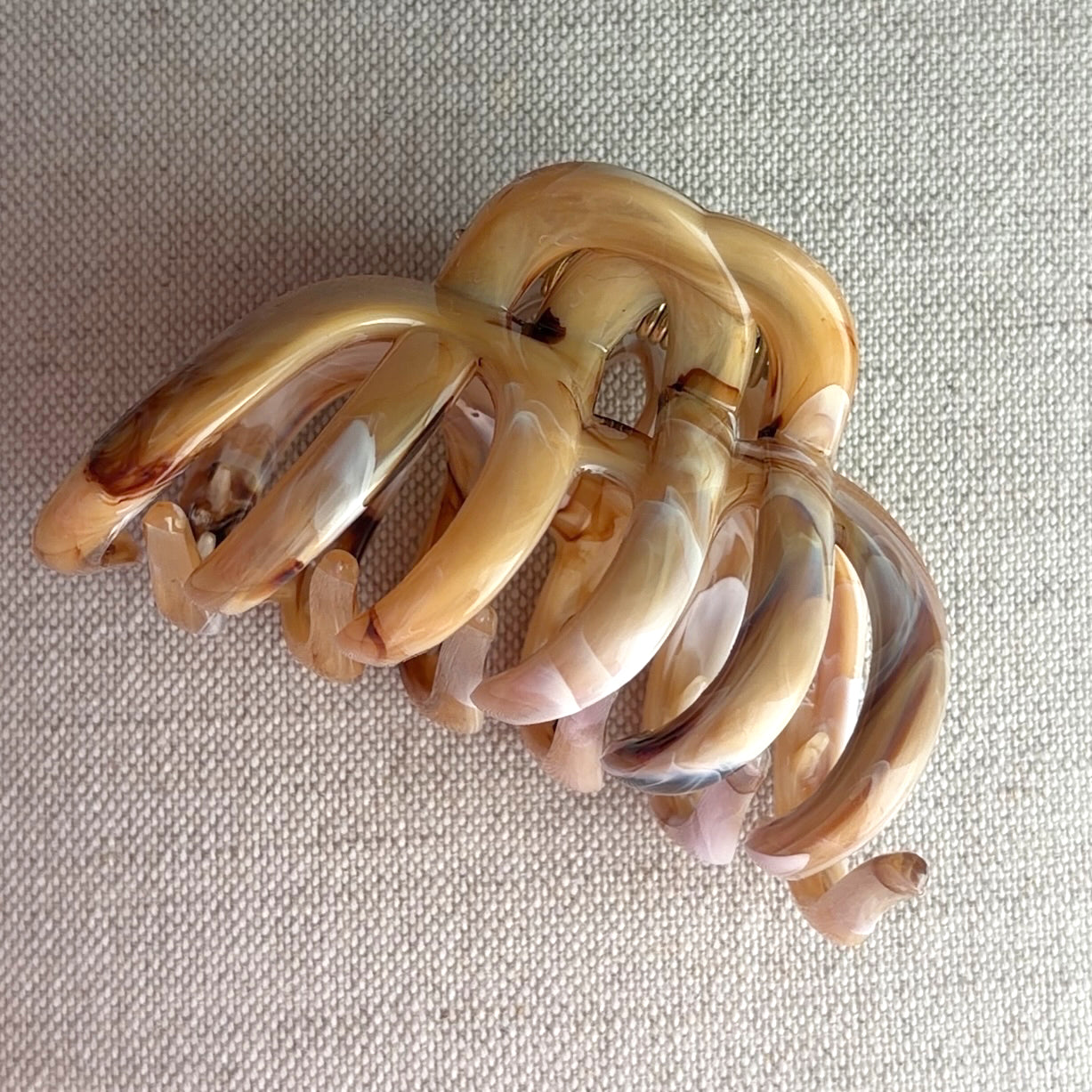 Scalp Hugging Claw Clip