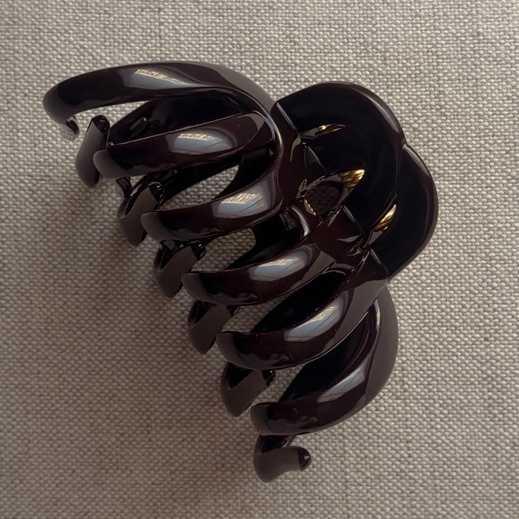 Scalp Hugging Claw Clip