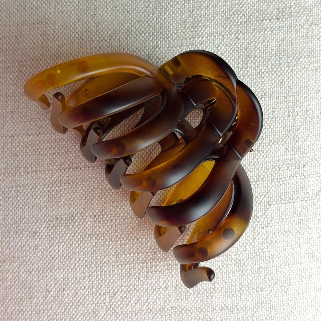 Scalp Hugging Claw Clip