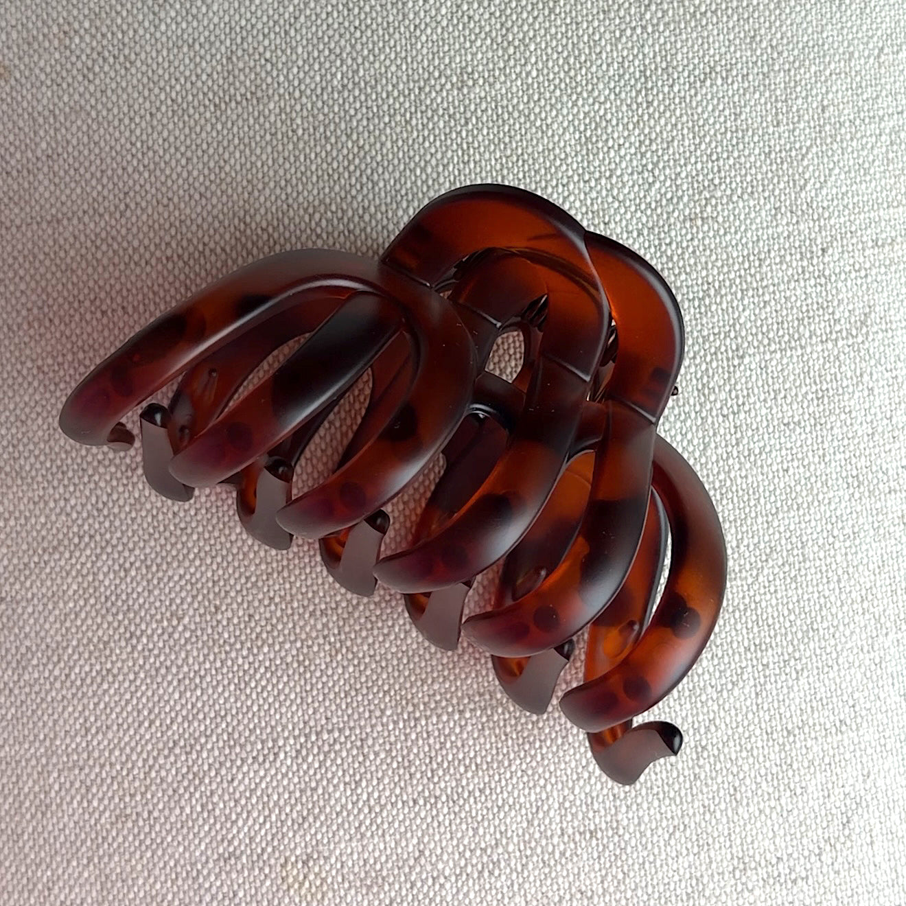 Scalp Hugging Claw Clip